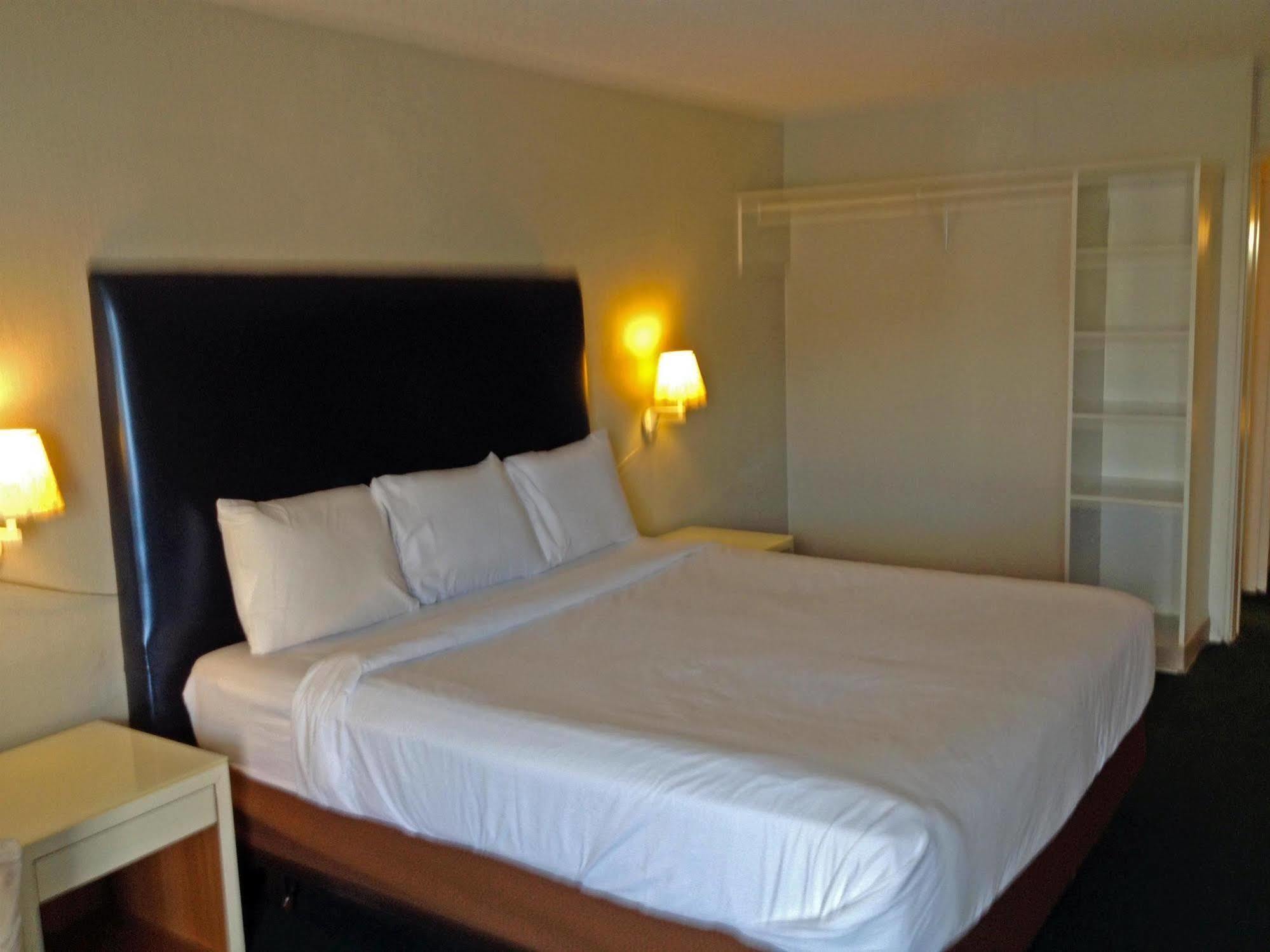 Country Hearth Inn And Suites 파두카 외부 사진
